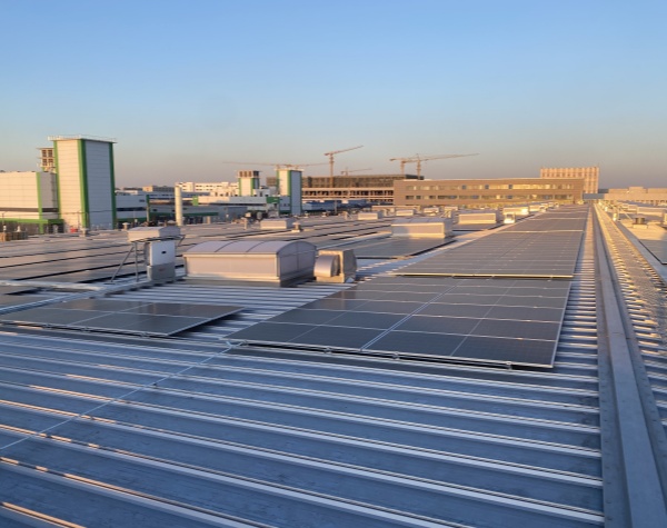 【強(qiáng)航時(shí)代】光伏電站成功并網(wǎng)，開啟綠色能源新篇章！